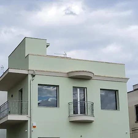 Global House *